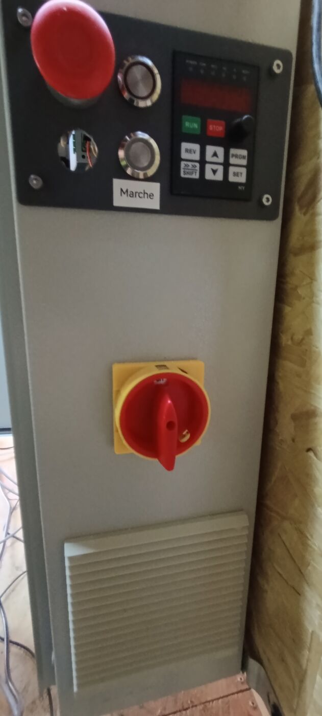 face avant du boitier électrique, avec affichage vitesse